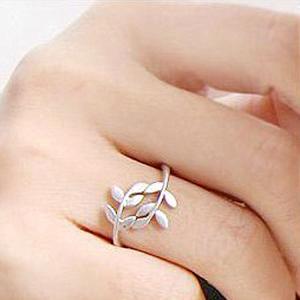leaf ring, laurel ring in gold or s..