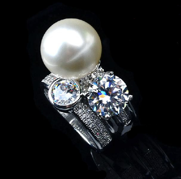 925 Sterling Silver British brand Kisman with large pearl diamond ring us size 6-8, about 10 g